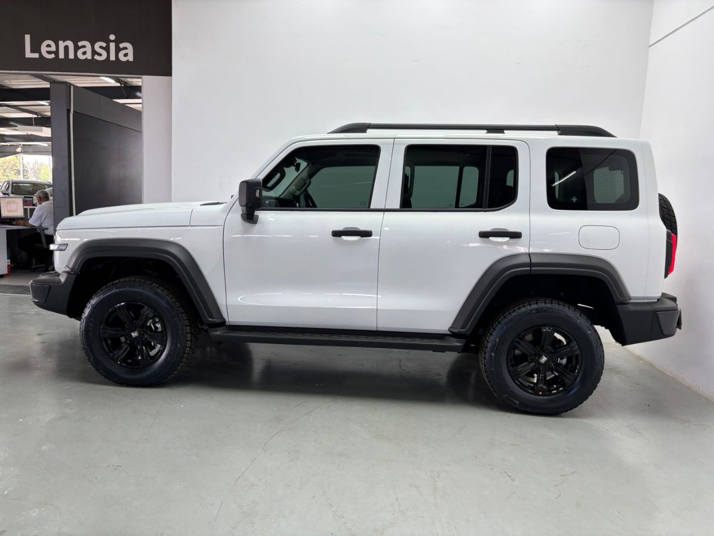 2025 TANK 300 2.4td Ultra Luxury 4x4 At - Image 4