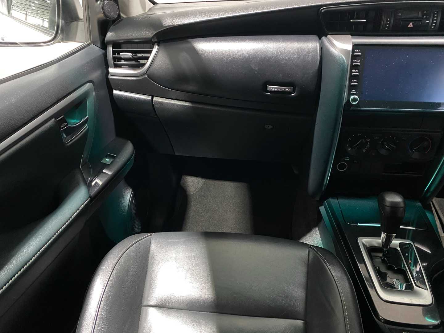 2022 TOYOTA Fortuner 2.4gd-6 R/B a/t - Image 15