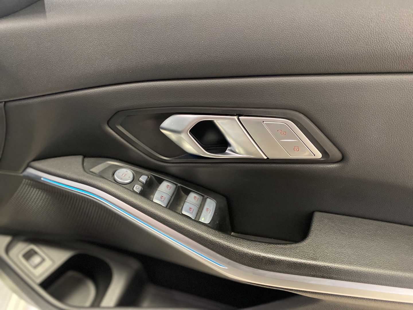 2024 BMW 3 Series (G20) 320i M Sport a/T - Image 17