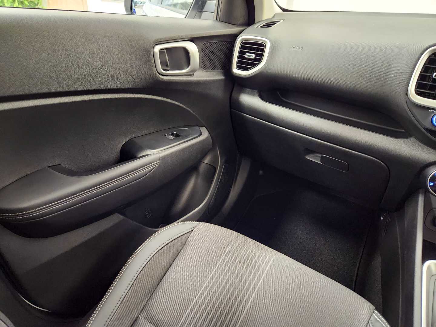 2025 HYUNDAI Venue 1.2 Executive Mt My24 - Image 9