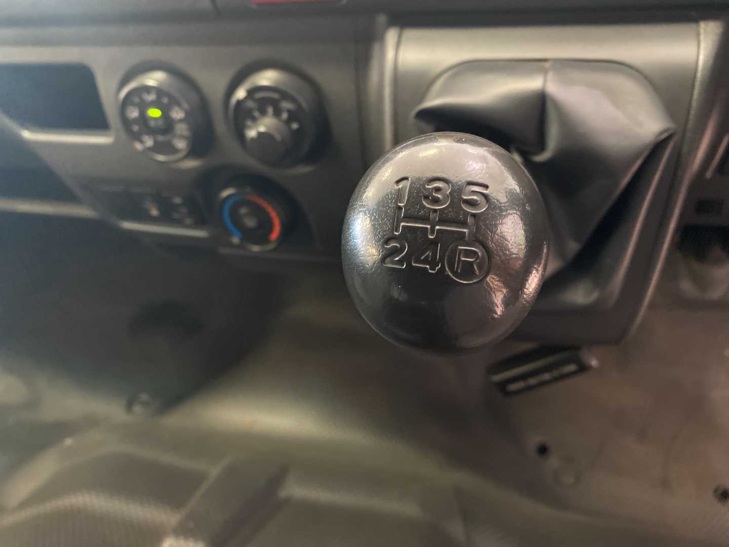 2024 TOYOTA Quantum Hiace 2.5 D-4d 14 Seat - Image 15