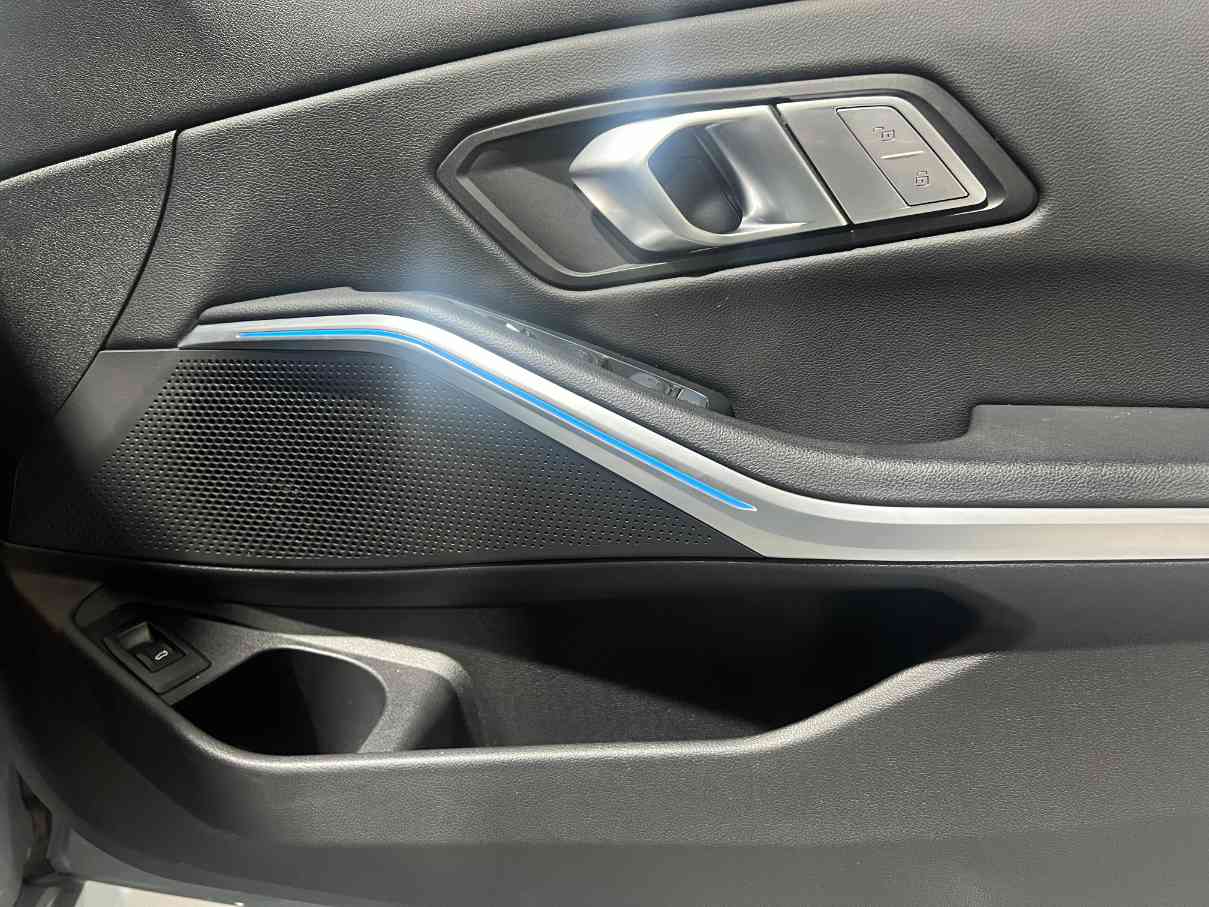 2024 BMW 3 Series (G20) 320i M Sport a/T - Image 17