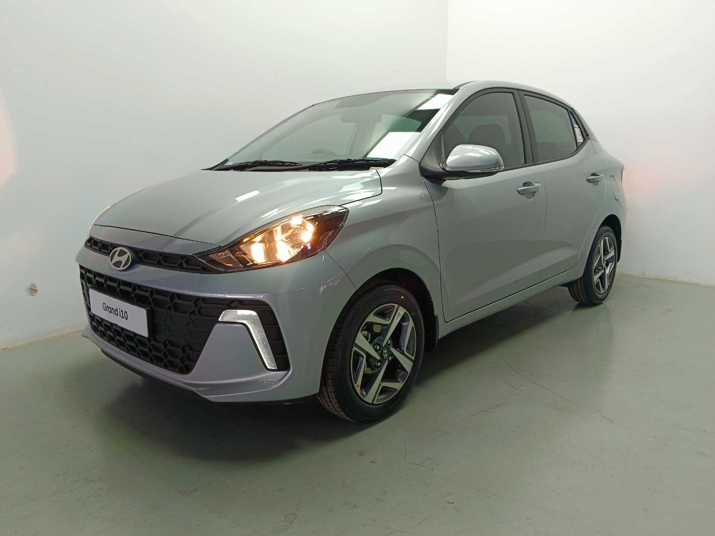 2025 HYUNDAI GRAND i10 EXECUTIVE MT - SEDAN - Image 8