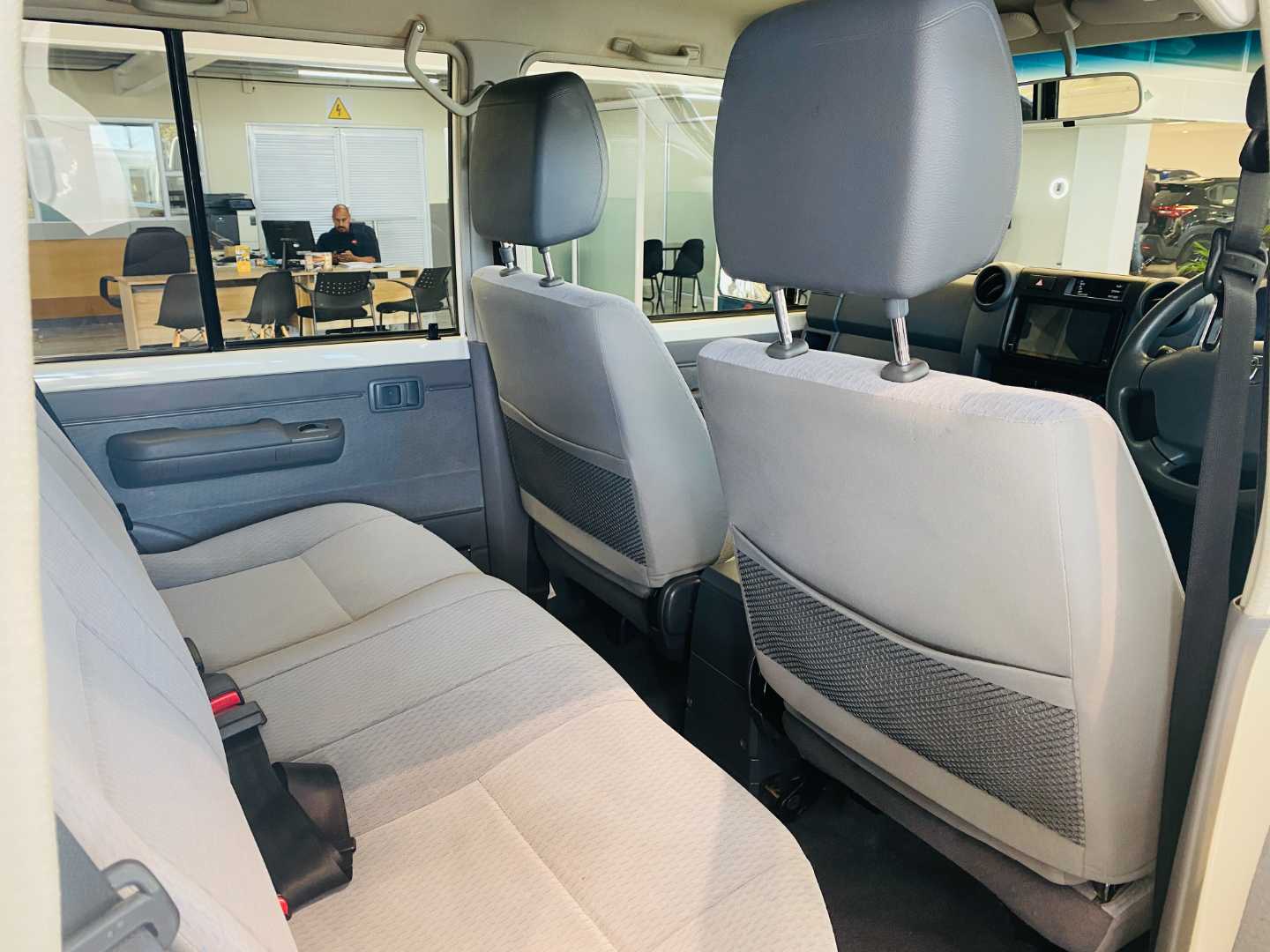 2019 TOYOTA Land Cruiser Pick up 79 4.5d P/U D/c - Image 9