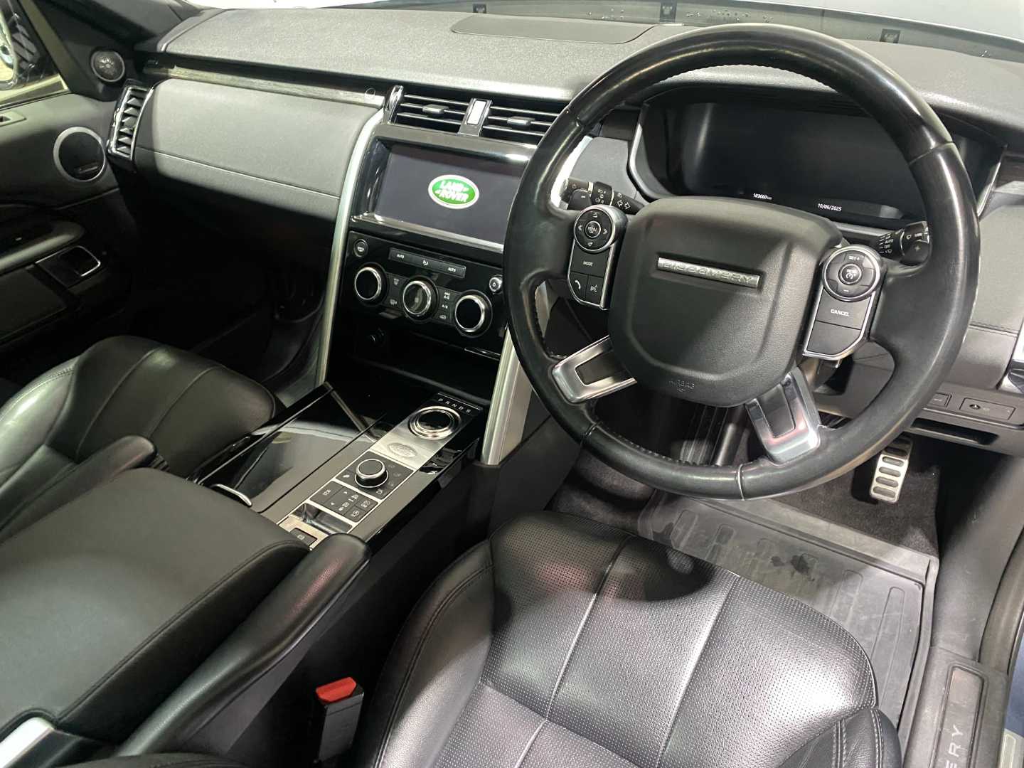 2019 LAND ROVER Discovery 3 / 4 3.0 Td6 Hse - Image 11