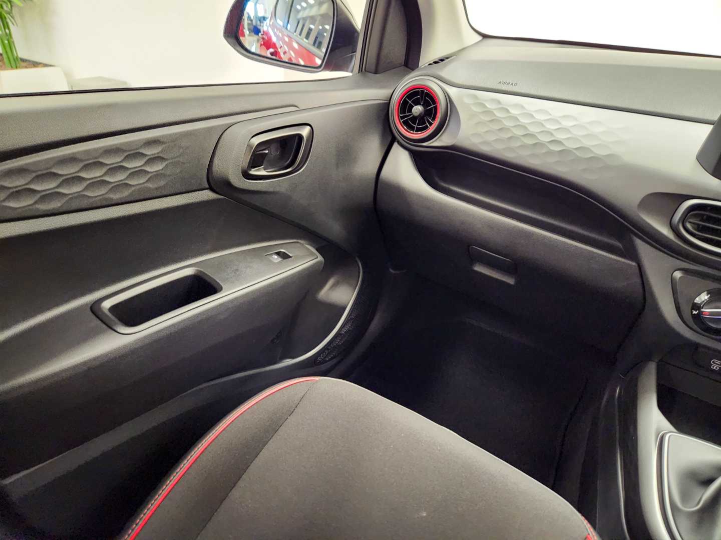 2025 HYUNDAI Grand I10 1.2 Motion/Premium a/t - Image 9