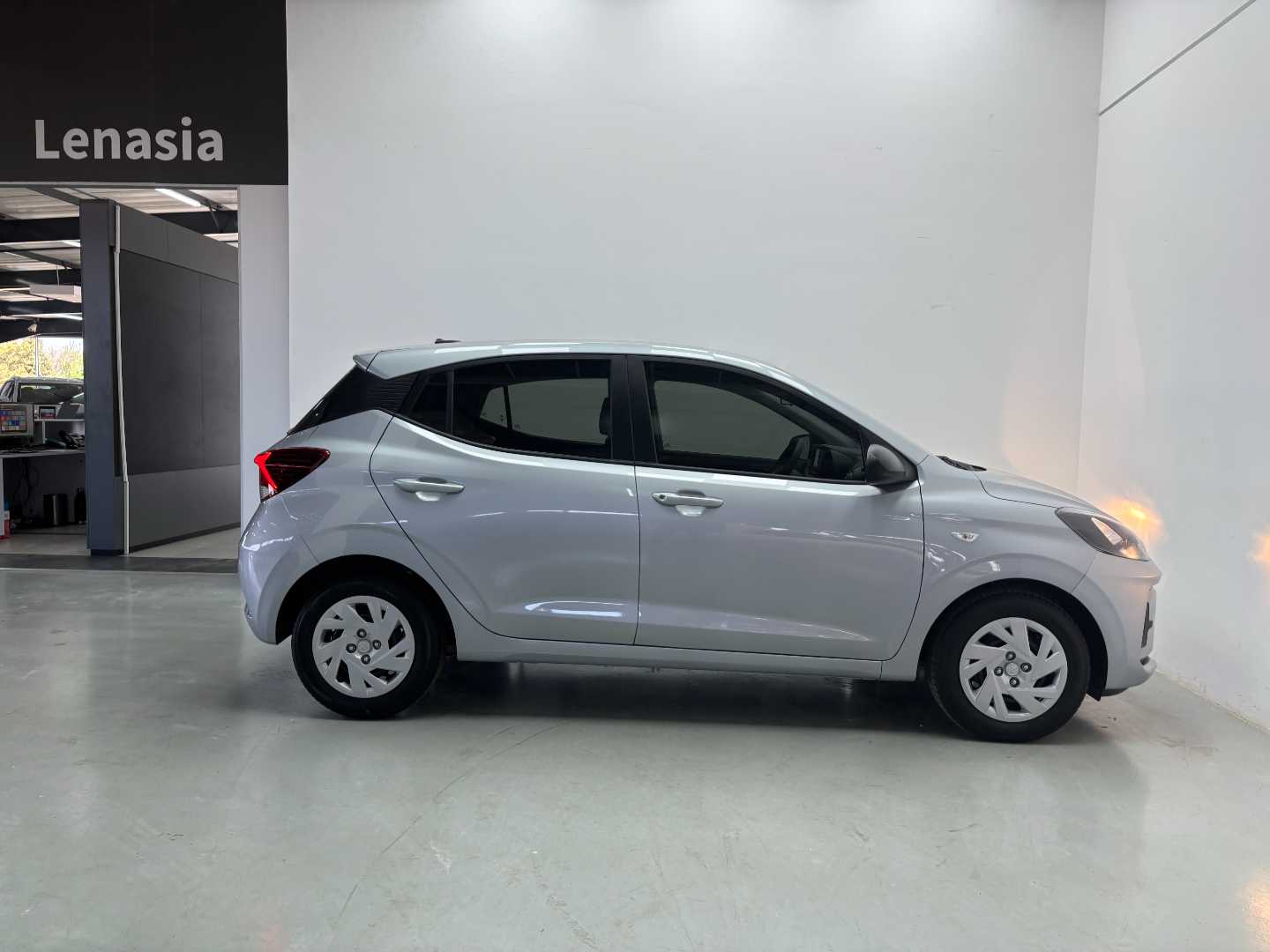 2025 HYUNDAI GRAND i10 PREMIUM A/T - Image 2