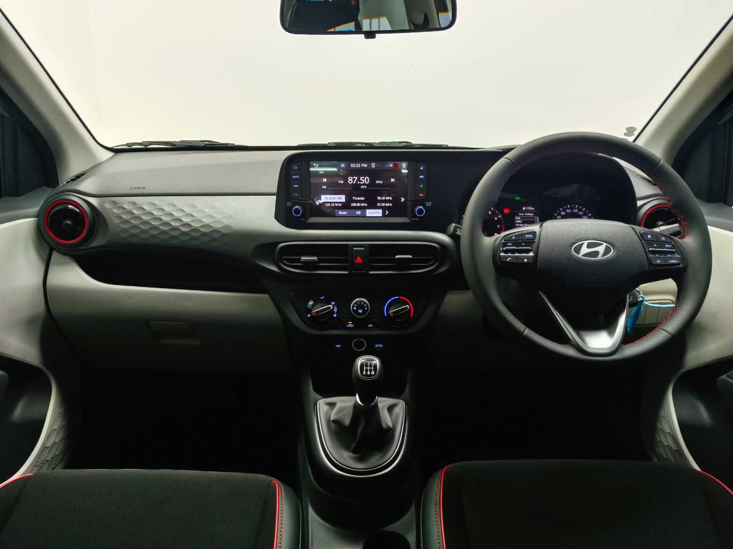 2025 HYUNDAI GRAND i10 EXECUTIVE MT - SEDAN - Image 9