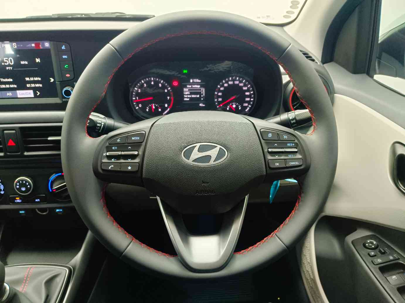 2025 HYUNDAI GRAND i10 EXECUTIVE MT - SEDAN - Image 11