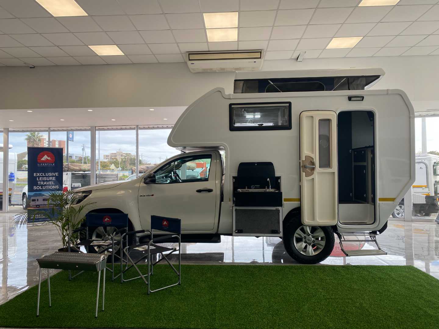 2019 TOYOTA Hilux 2.4 Gd-6 Srx 4x4 S/c Navi - Image 3