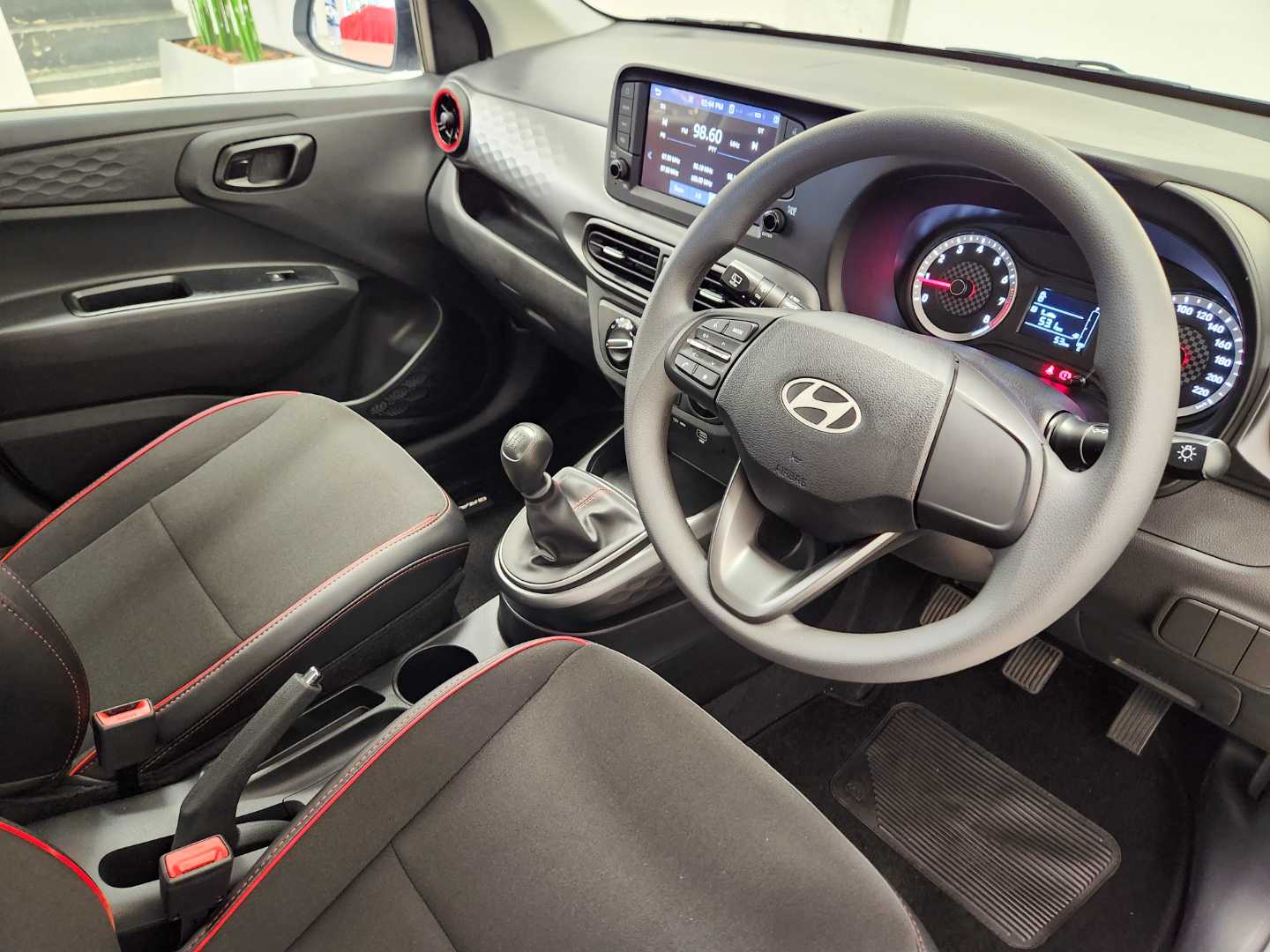 2025 HYUNDAI Grand I10 1.0 Premium M/T My24 - Image 8