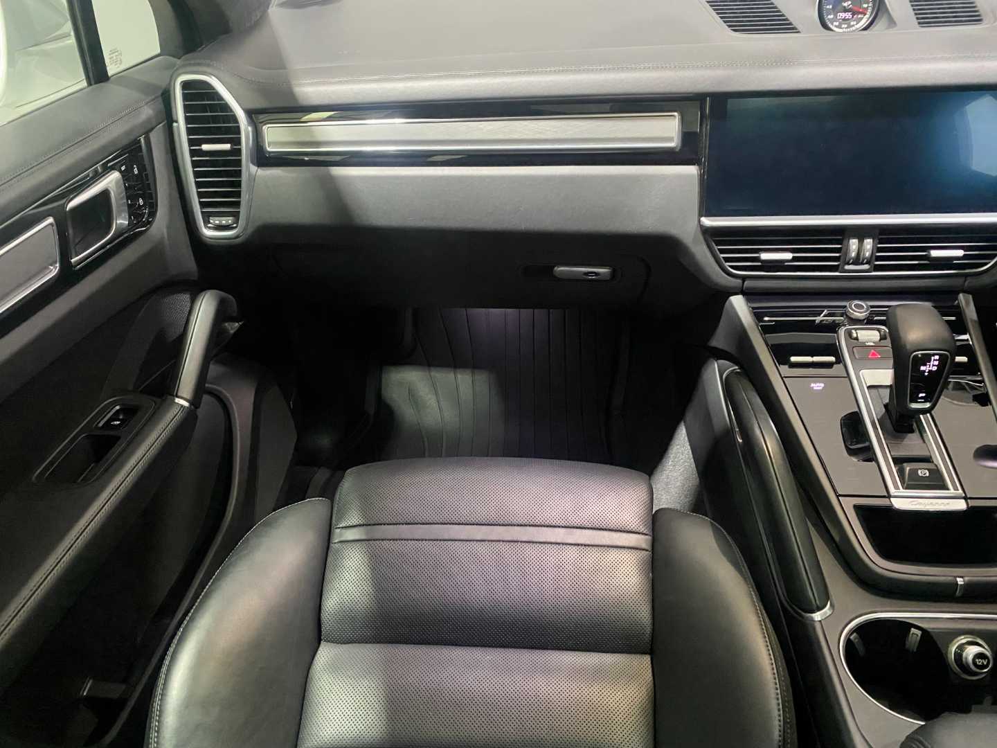 2020 PORSCHE Cayenne Coupe Turbo - Image 15