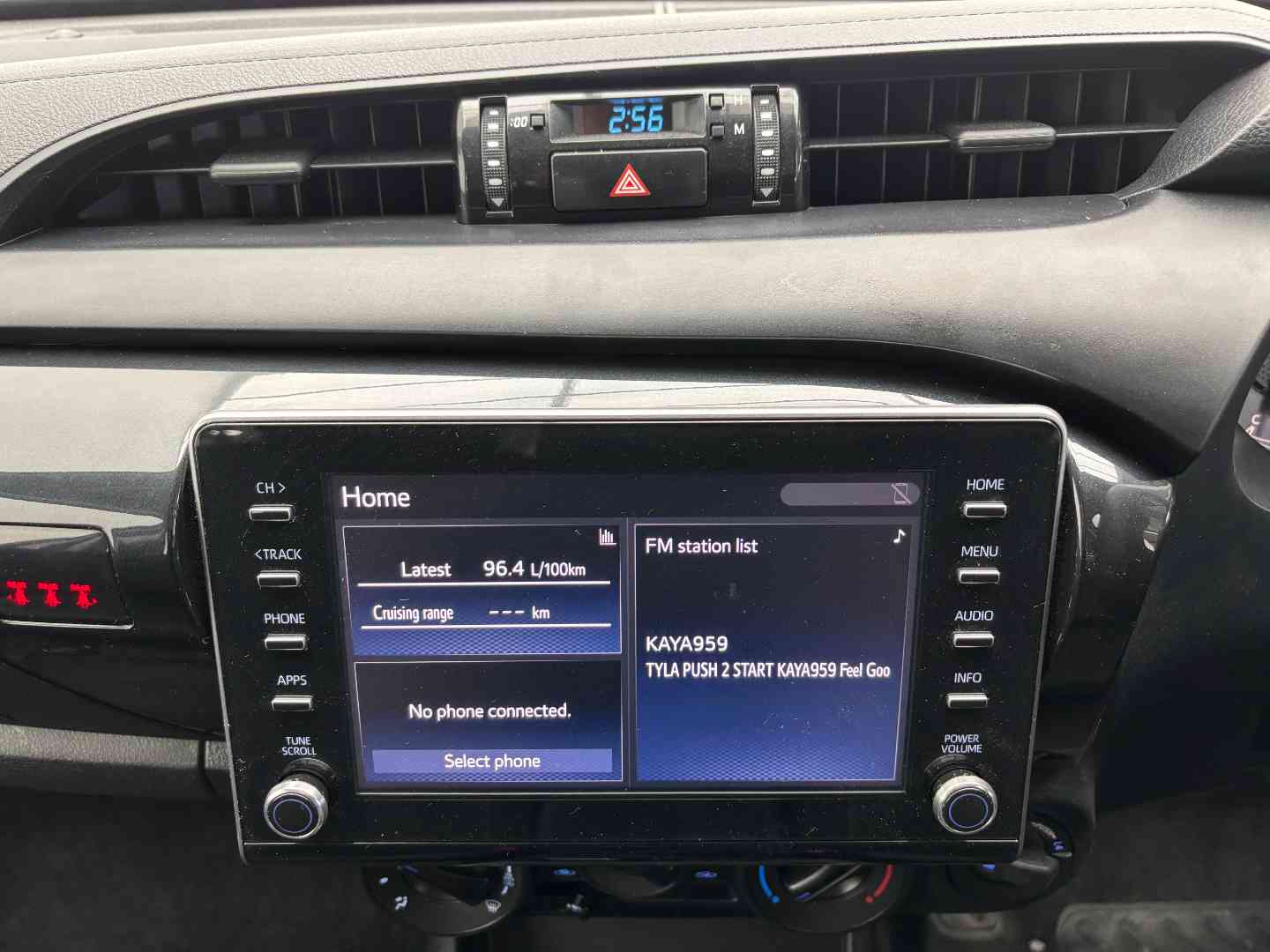 2024 TOYOTA Hilux 2.4gd-6 Raider X 4x4 a/T P/U D/c - Image 15