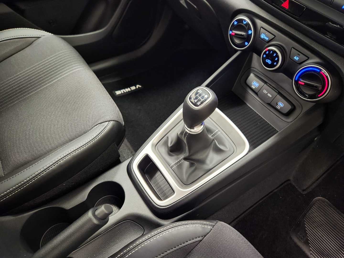 2025 HYUNDAI Venue 1.2 Executive Mt My24 - Image 11