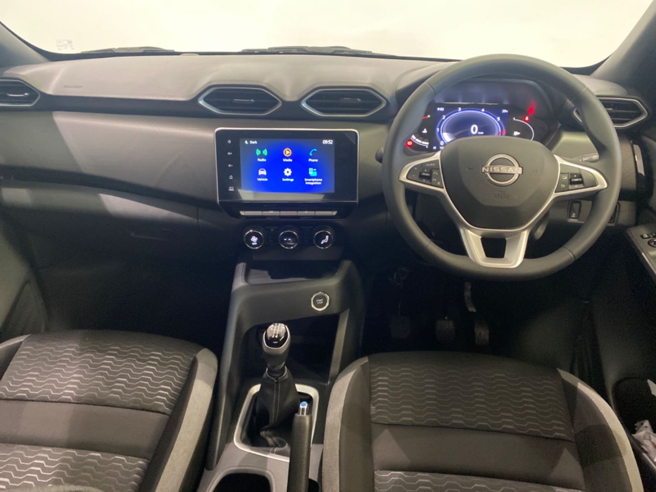 2025 NISSAN Magnite 1.0 Acenta Mt* - Image 10