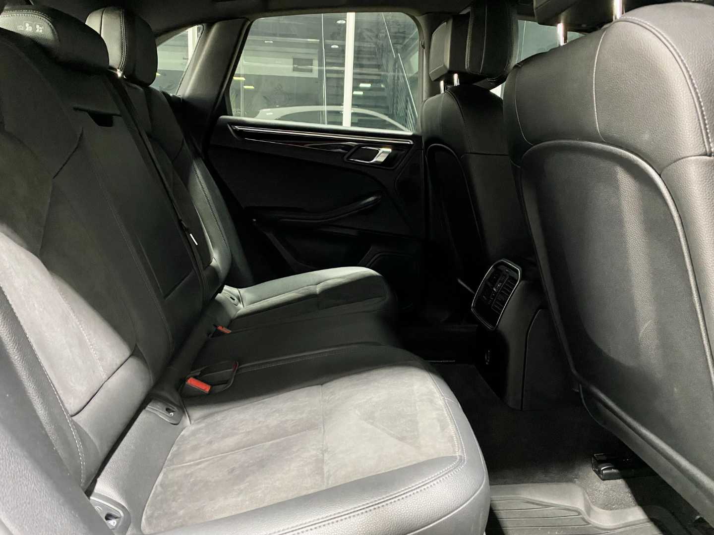 2019 PORSCHE Macan S - Image 10