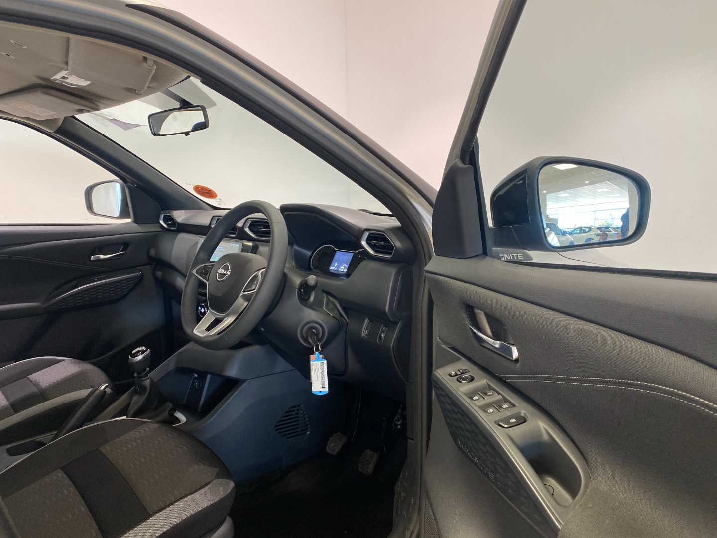 2025 NISSAN Magnite 1.0 Visia Mt* - Image 8
