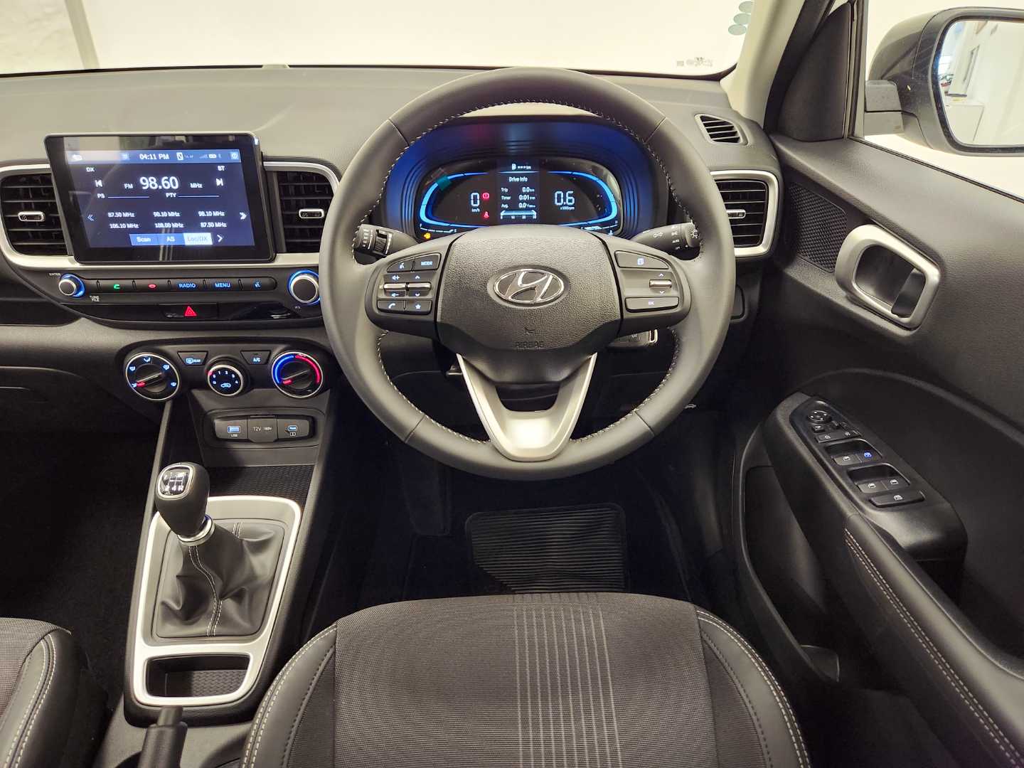 2025 HYUNDAI Venue 1.2 Executive Mt My24 - Image 13