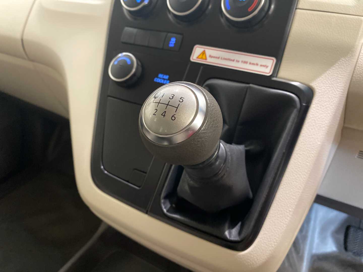 2023 TOYOTA Quantum 2.8 Gl 11 Seat - Image 15