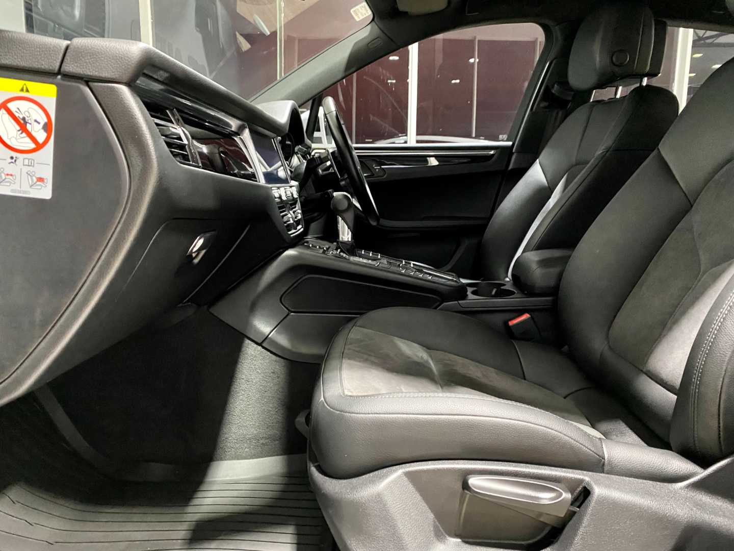 2019 PORSCHE Macan S - Image 8