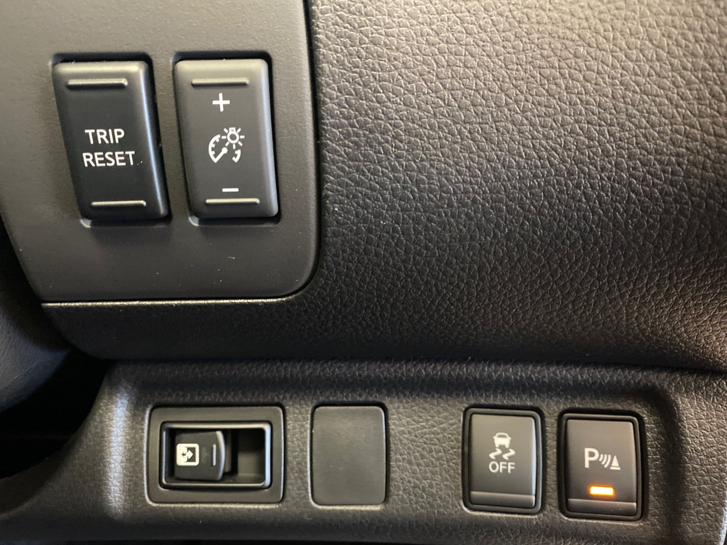 2025 NISSAN Navara 2.5ddti Pro-4x 4x4 a/T D/C P/u - Image 17