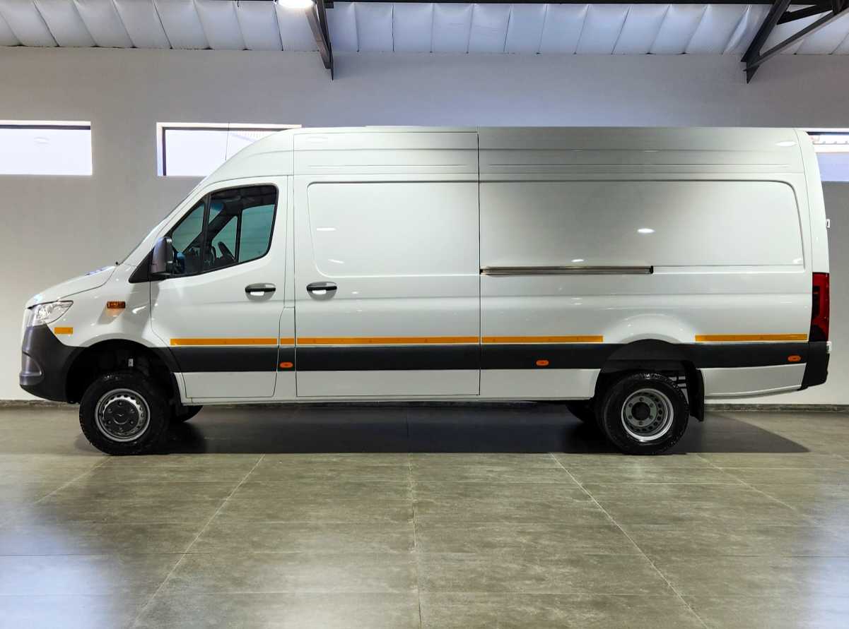 2025 Mercedes-Benz Medium Commercial MB 519 CDI Sprinter PV AWD PRO - Image 4