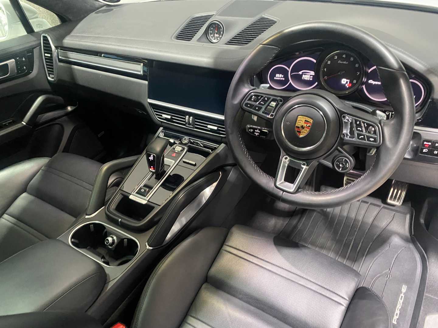 2020 PORSCHE Cayenne Coupe Turbo - Image 11