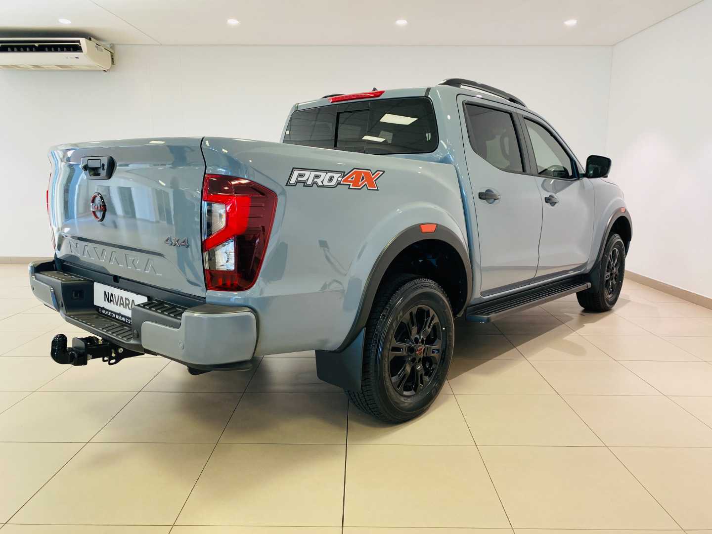 2025 NISSAN Navara 2.5ddti Pro-4x 4x4 a/T D/C P/u - Image 4