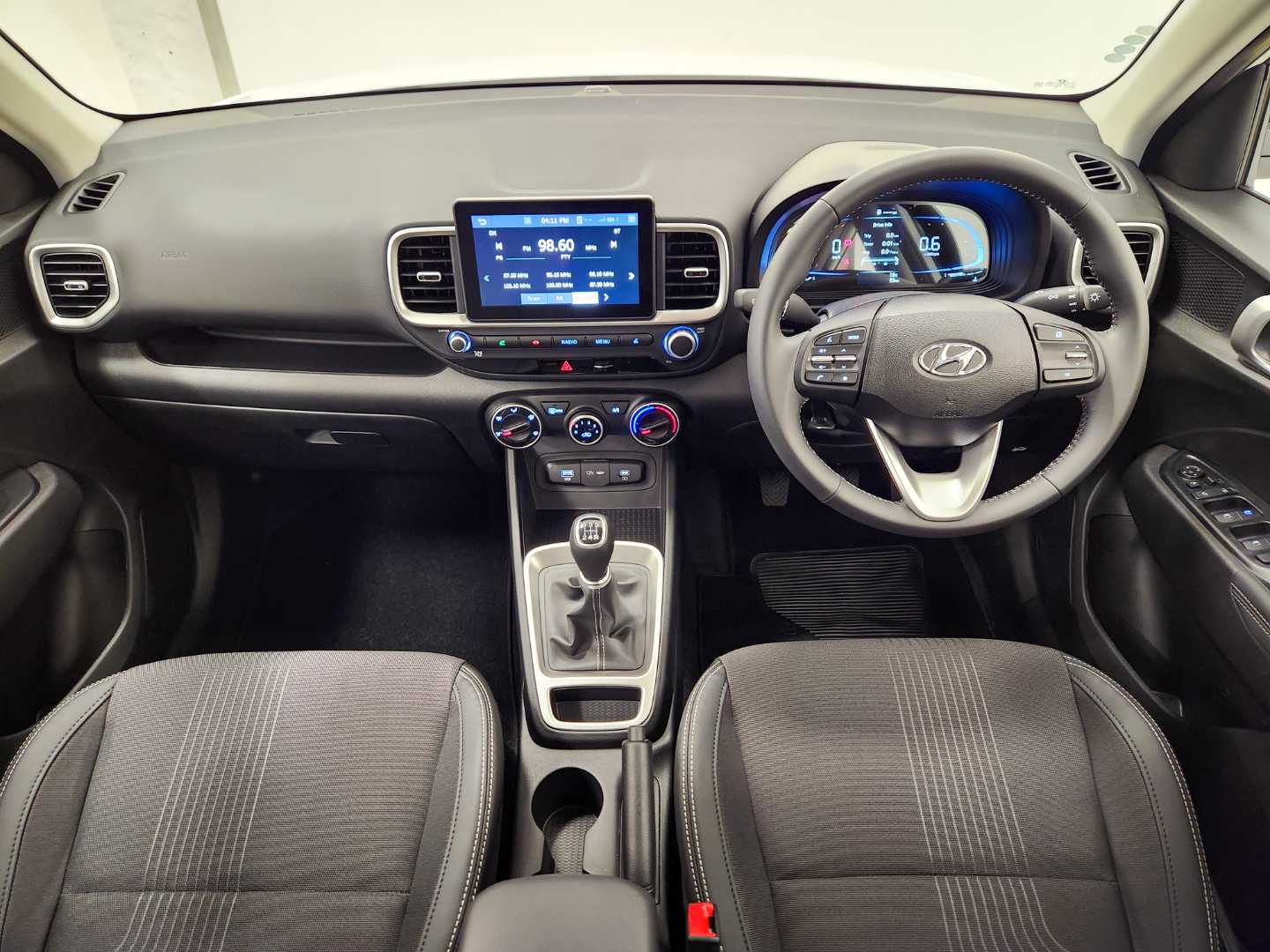 2025 HYUNDAI Venue 1.2 Executive Mt My24 - Image 10