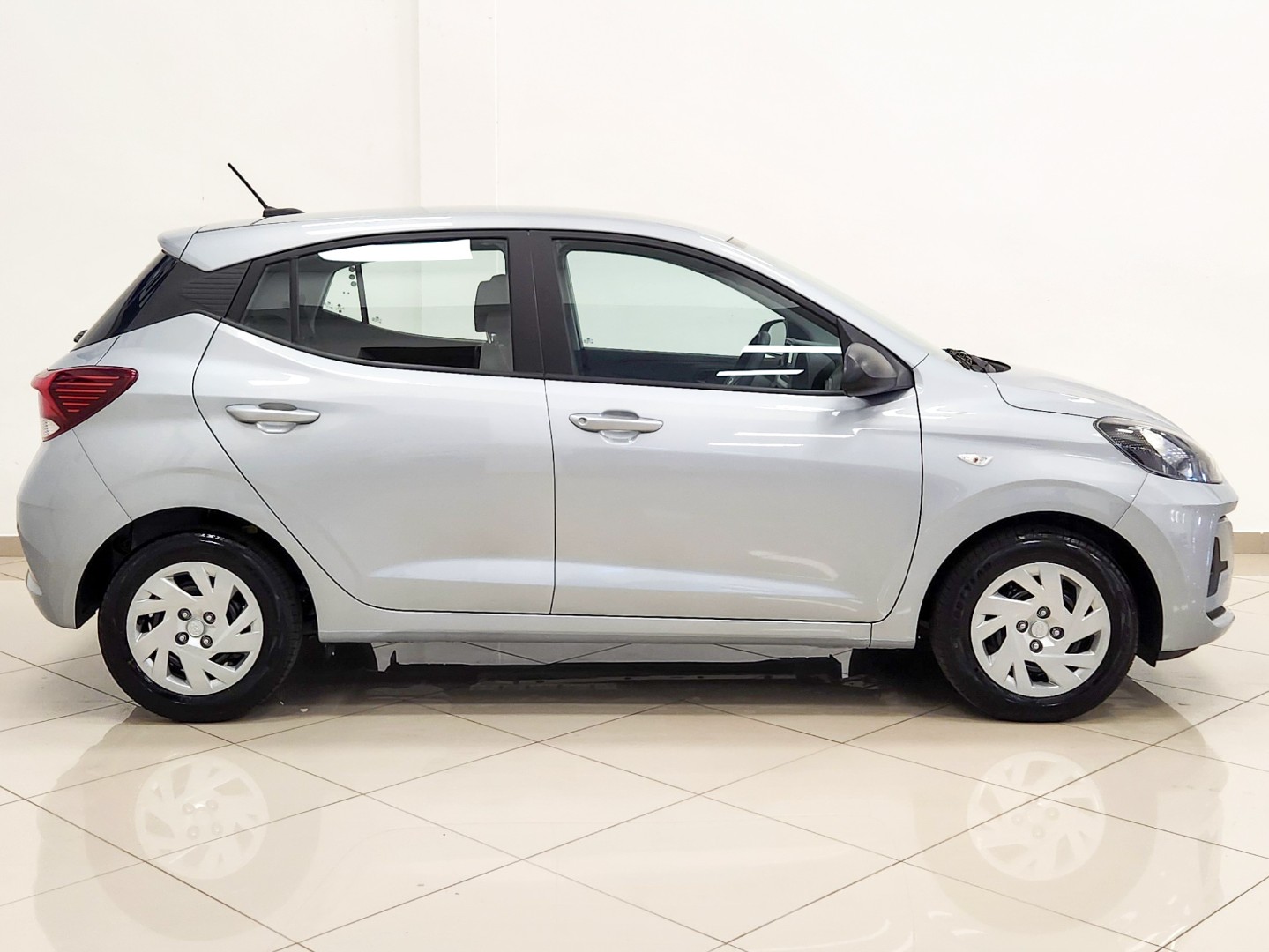 2025 HYUNDAI Grand I10 1.0 Premium M/T My24 - Image 3