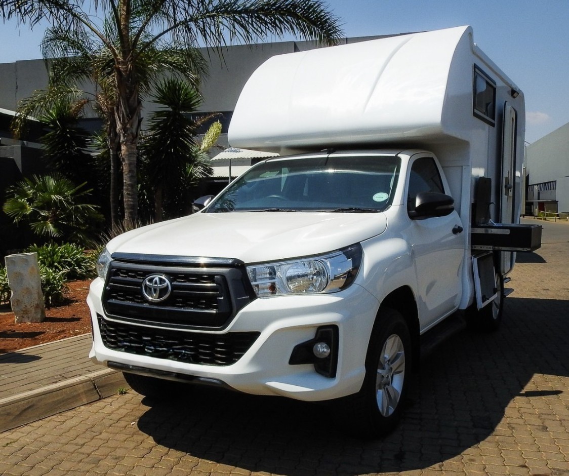 2019 TOYOTA Hilux 2.4 Gd-6 Srx 4x4 P/U S/c MT Navi
