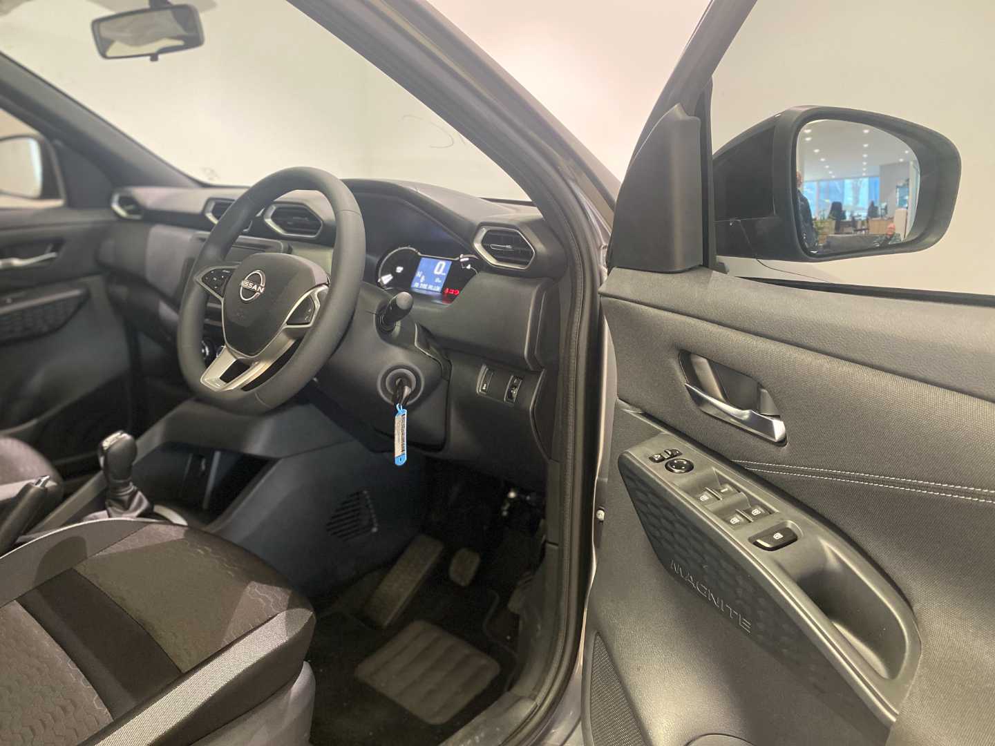 2025 NISSAN Magnite 1.0 Visia Mt* - Image 9