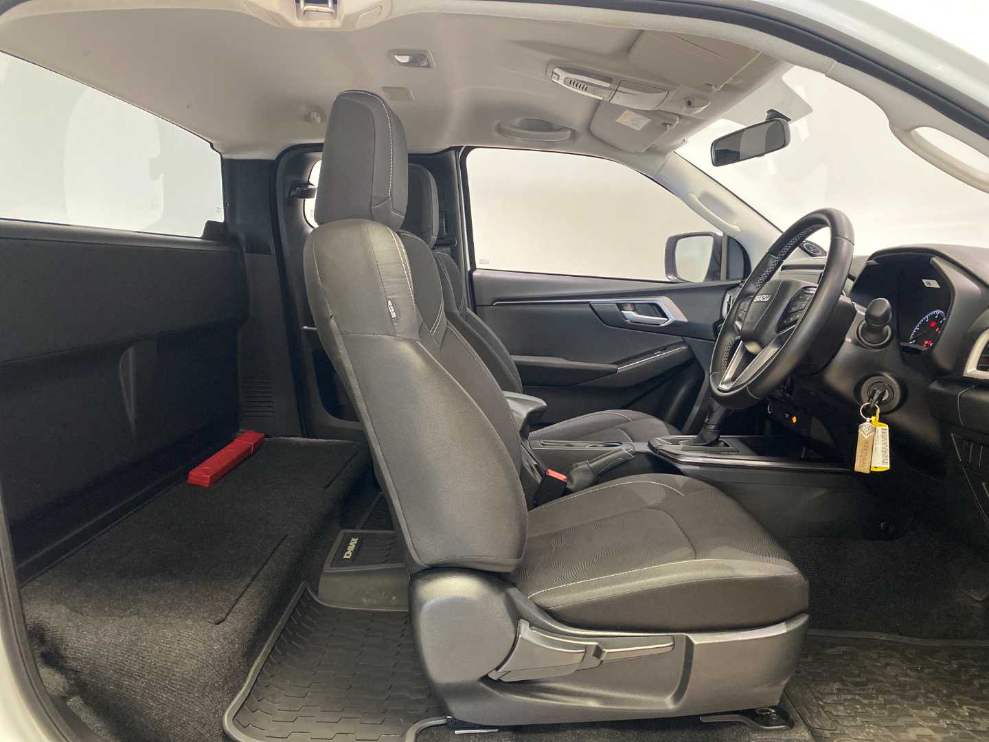 2023 ISUZU D-max 1.9 Ddi Hr Ls a/T E-cab - Image 9