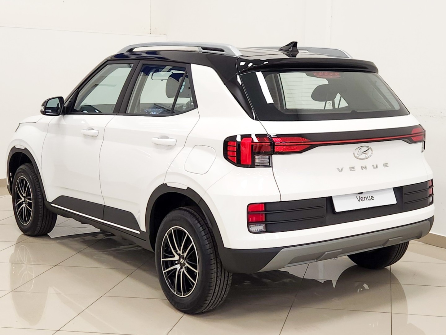 2025 HYUNDAI Venue 1.2 Executive Mt My24 - Image 6