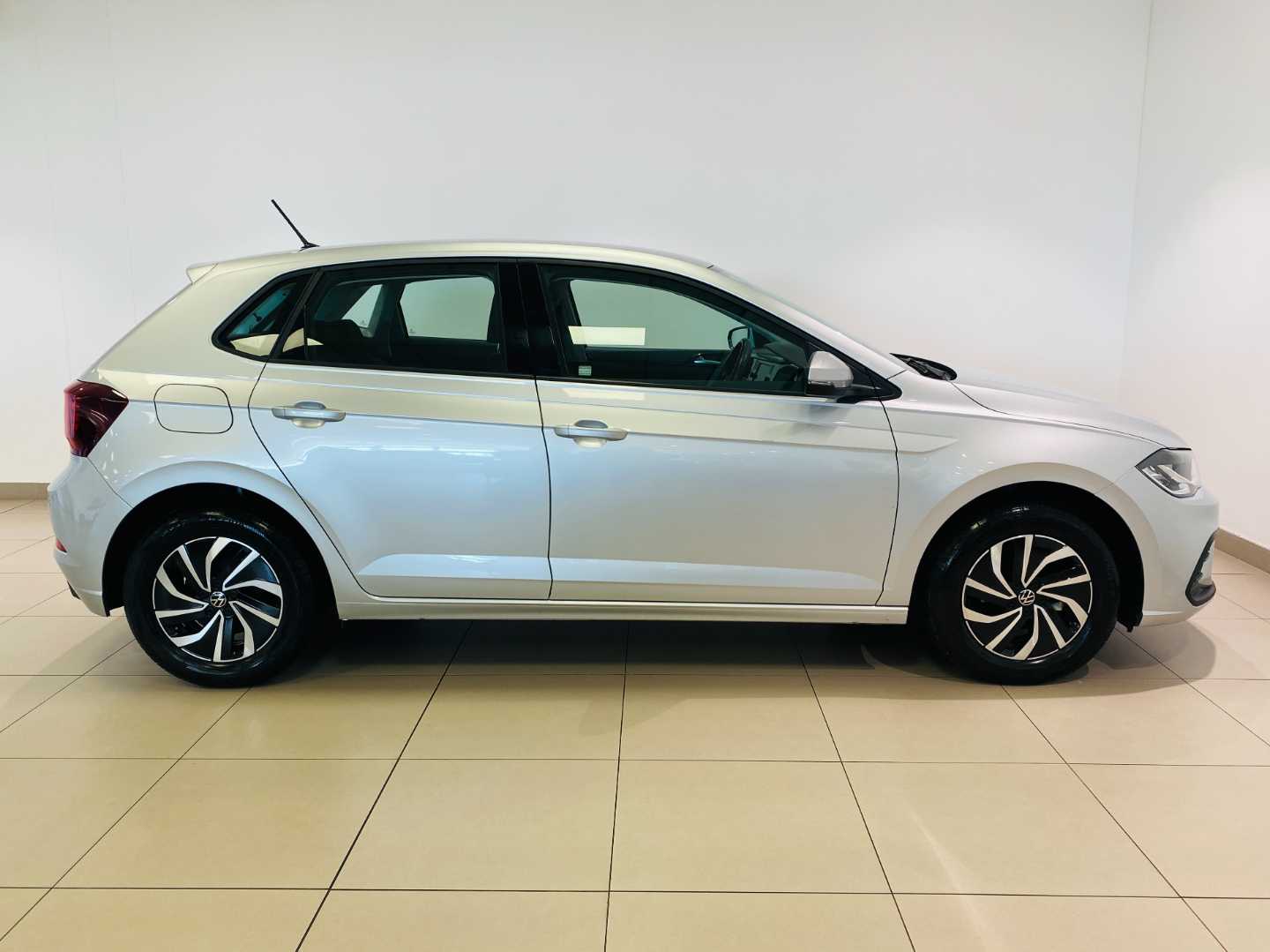 2024 VOLKSWAGEN Polo Playa / 1.0 Tsi Life Dsg - Image 3
