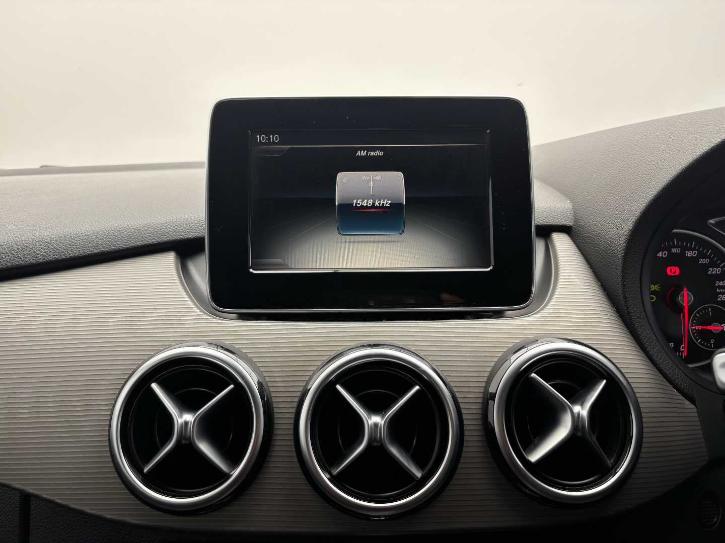 2015 MERCEDES-BENZ B Class 200 A/t - Image 11
