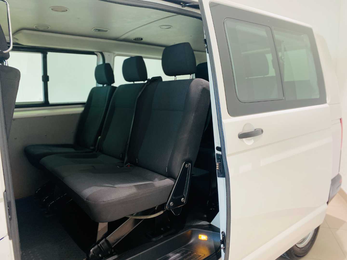 2016 VOLKSWAGEN T5/T6 T6 Transporter Crewbus 2.0 Tdi Lwb (10 Seat) - Image 19