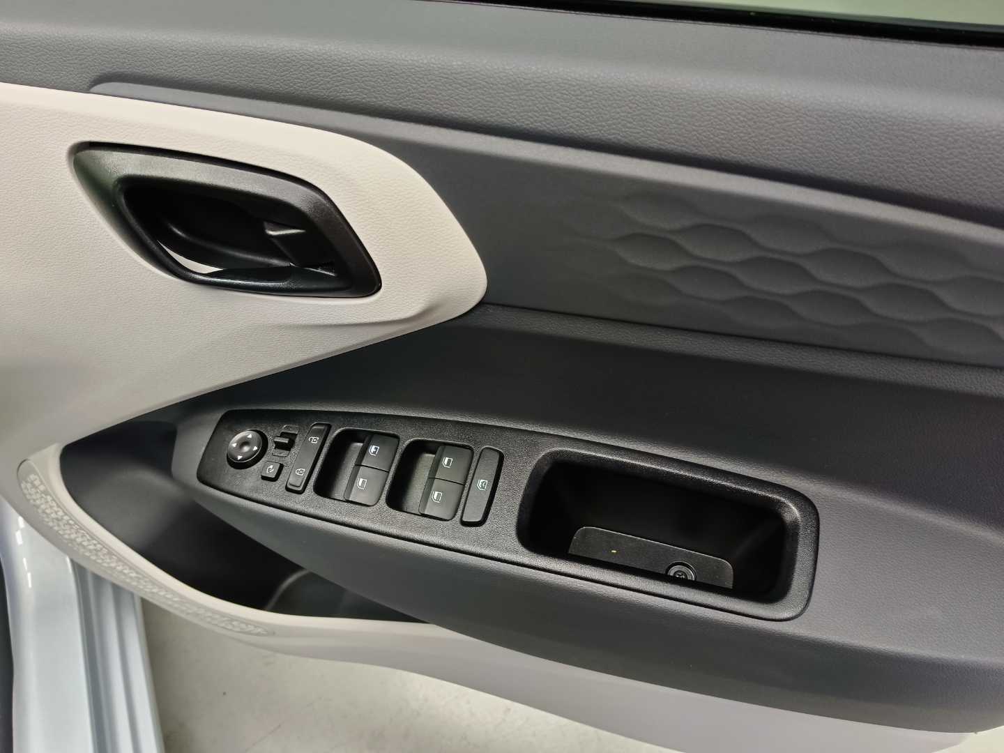 2025 HYUNDAI GRAND i10 EXECUTIVE MT - SEDAN - Image 13