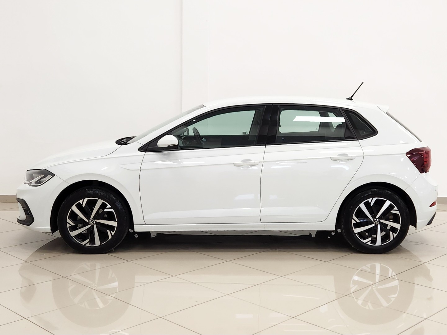 2025 VOLKSWAGEN Polo Playa / 1.0 Tsi Life - Image 4