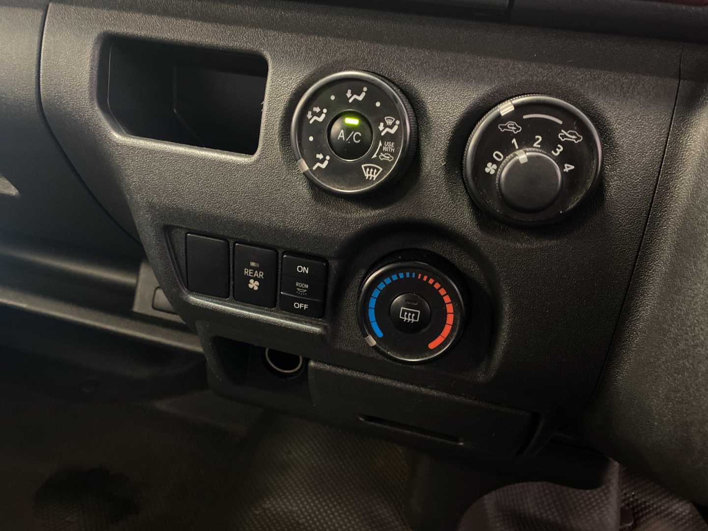 2024 TOYOTA Quantum Hiace 2.5 D-4d 14 Seat - Image 14