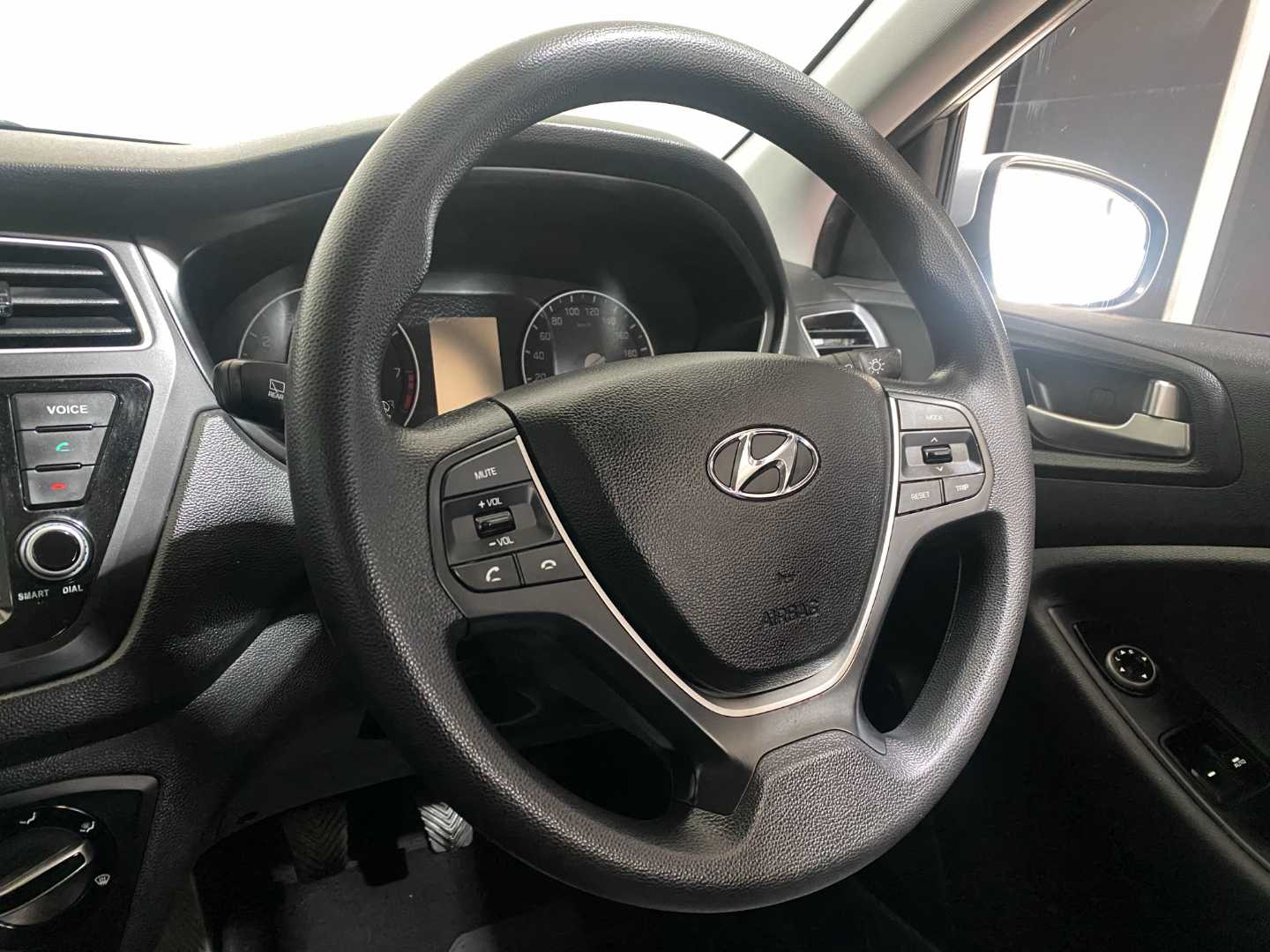 2019 HYUNDAI I10 / I20 I30 1.2 Motion - Image 17