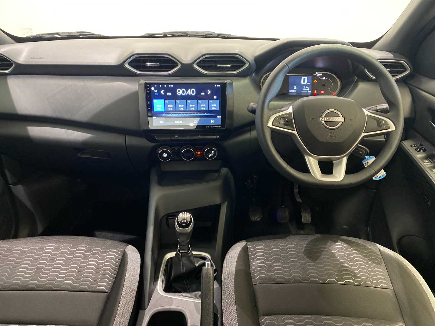 2025 NISSAN Magnite 1.0T Acenta MT - Image 11