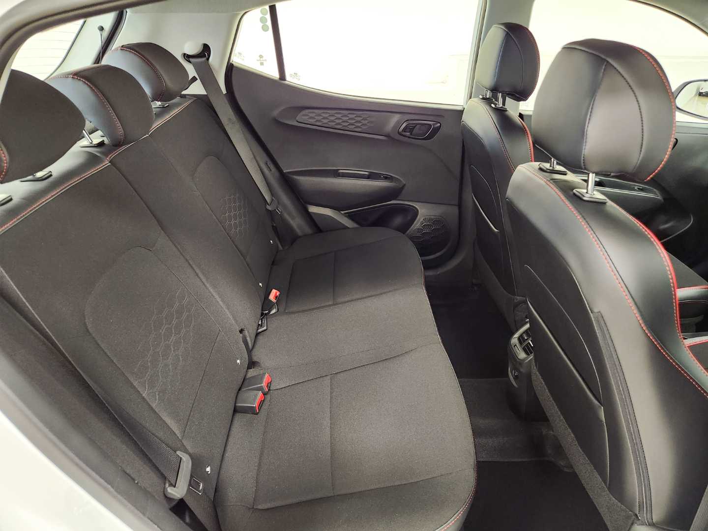 2025 HYUNDAI Grand I10 1.0 Executive M/T My24 - Image 17