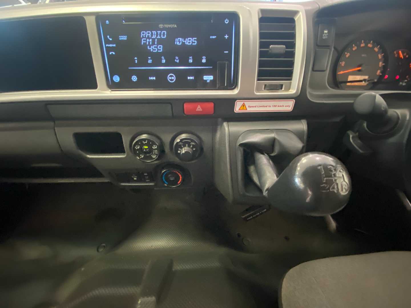 2024 TOYOTA Quantum Hiace 2.5 D-4d 14 Seat - Image 17