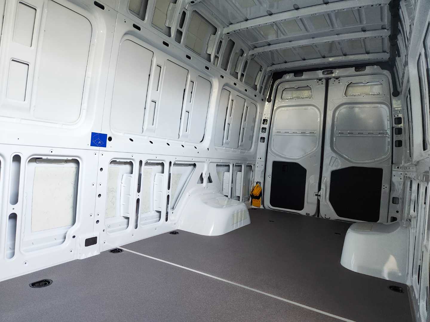 2025 Mercedes-Benz Medium Commercial MB 519 CDI Sprinter PV AWD PRO - Image 17