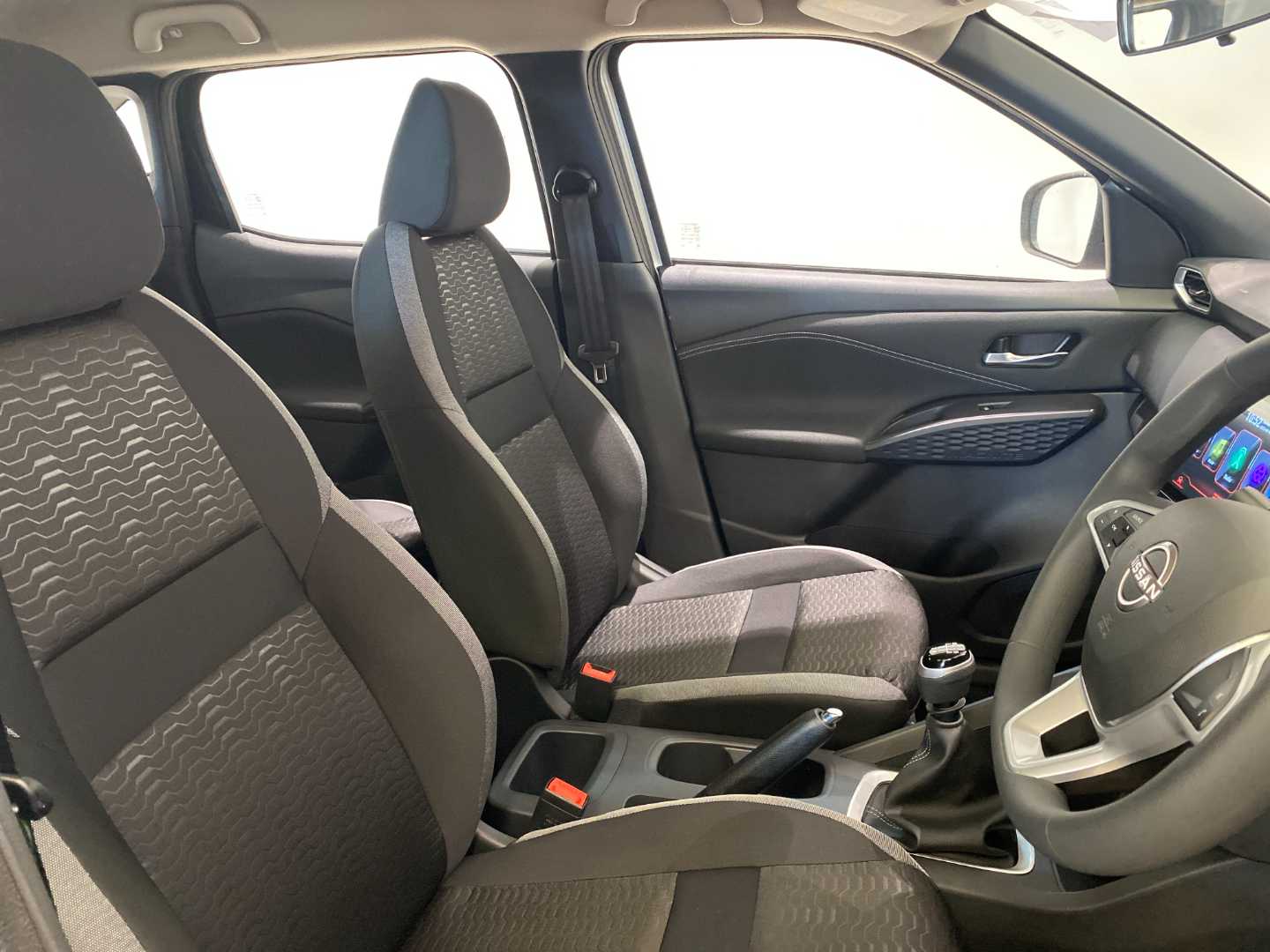 2025 NISSAN Magnite 1.0 Visia Mt* - Image 9