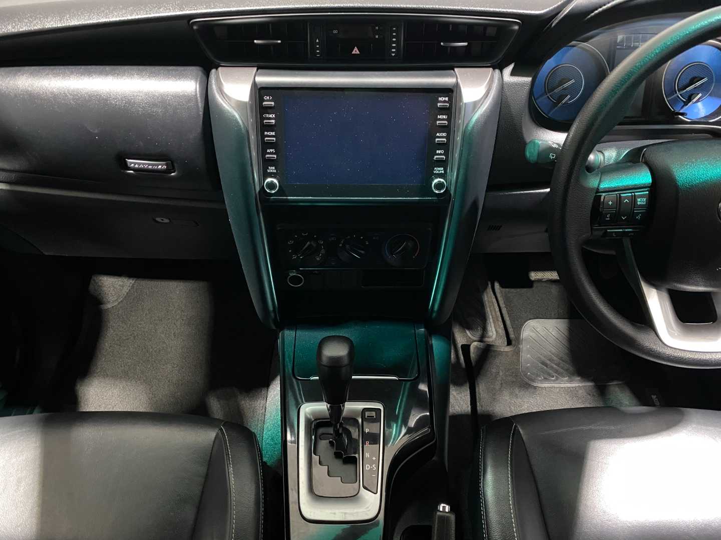 2022 TOYOTA Fortuner 2.4gd-6 R/B a/t - Image 18