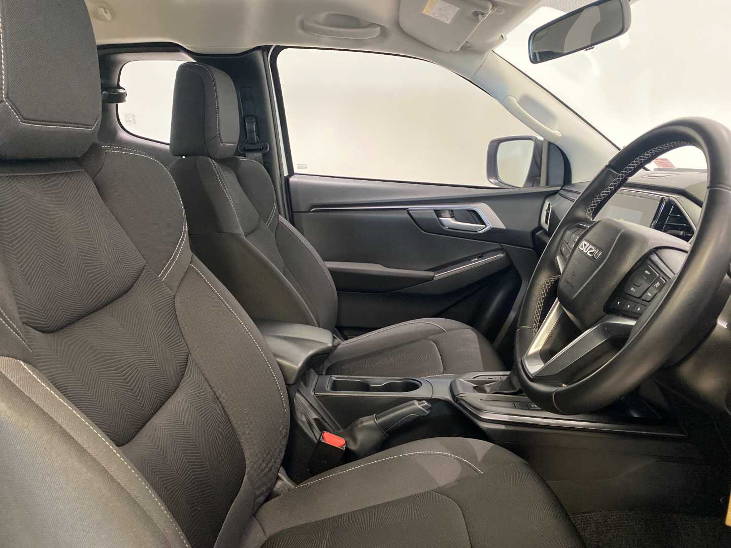 2023 ISUZU D-max 1.9 Ddi Hr Ls a/T E-cab - Image 8