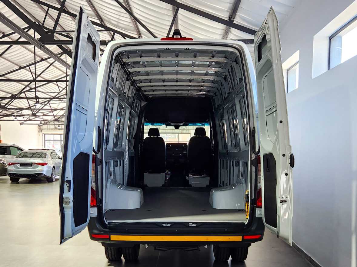 2025 Mercedes-Benz Medium Commercial MB 519 CDI Sprinter PV AWD PRO - Image 20