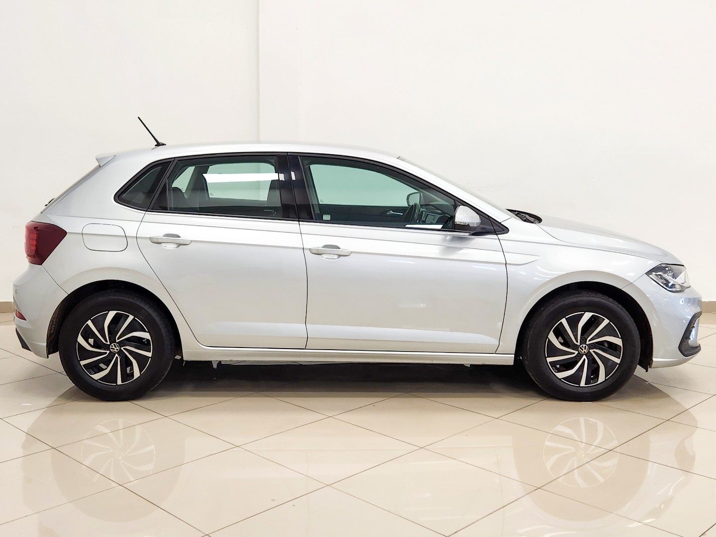 2024 VOLKSWAGEN Polo Playa / 1.0 Tsi Life - Image 3